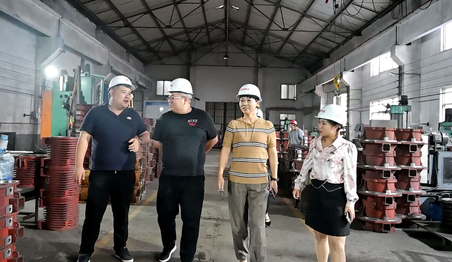 精準服務(wù)骨料制砂行業(yè)，河南豫特機械高能效STS水平橢圓振動篩填補行業(yè)空白！